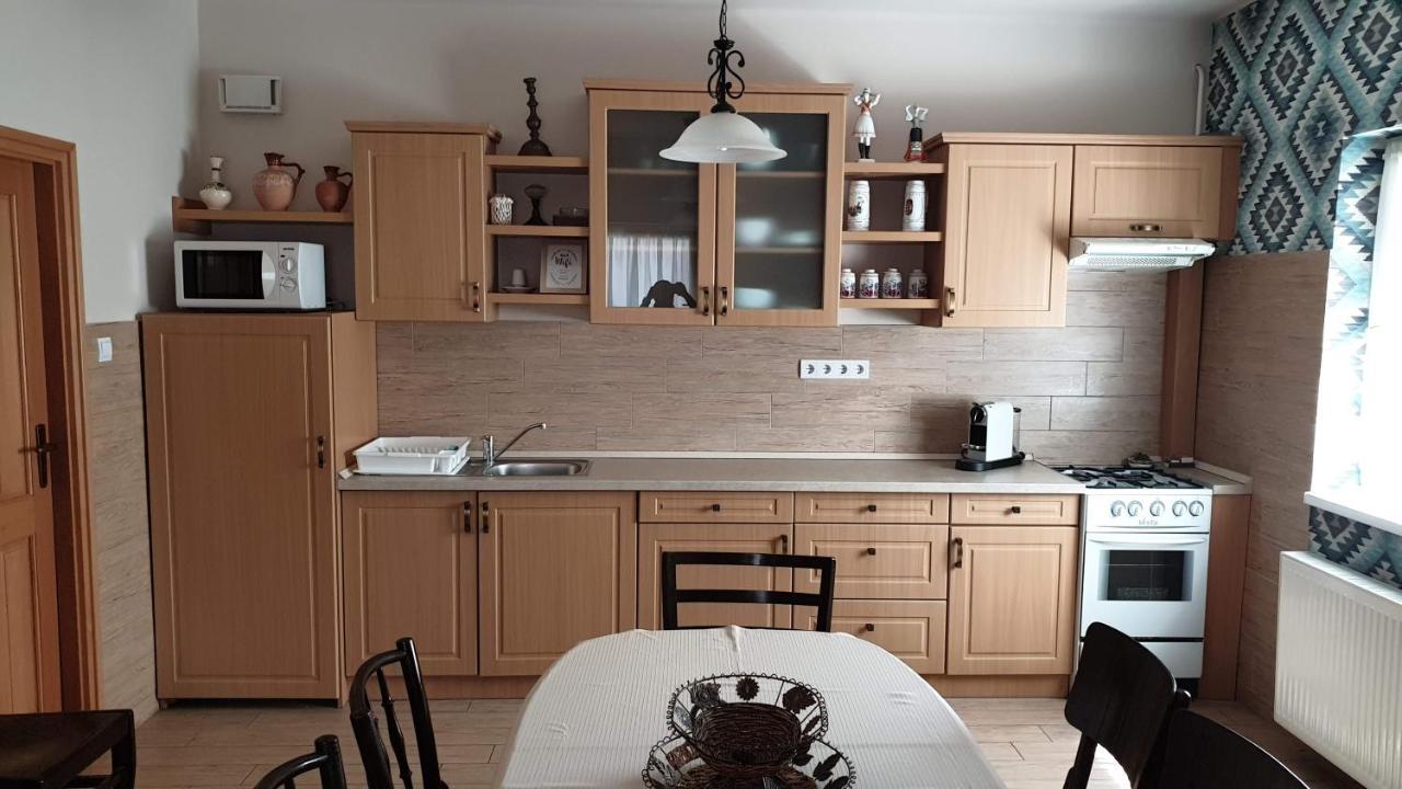 Keller Apartmanok Hajduszoboszlo Ngoại thất bức ảnh