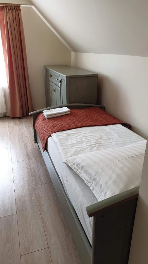 Keller Apartmanok Hajduszoboszlo Ngoại thất bức ảnh