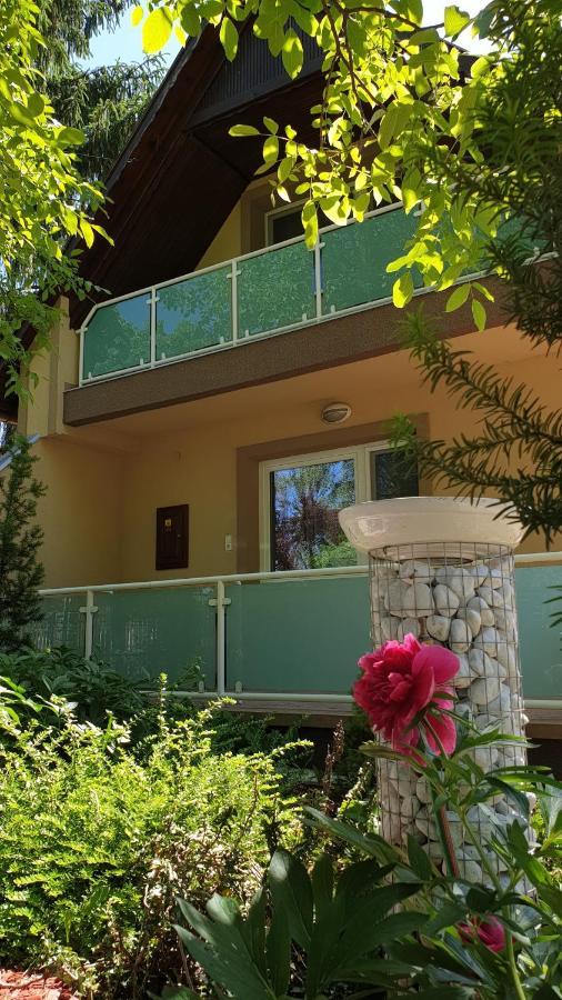 Keller Apartmanok Hajduszoboszlo Ngoại thất bức ảnh
