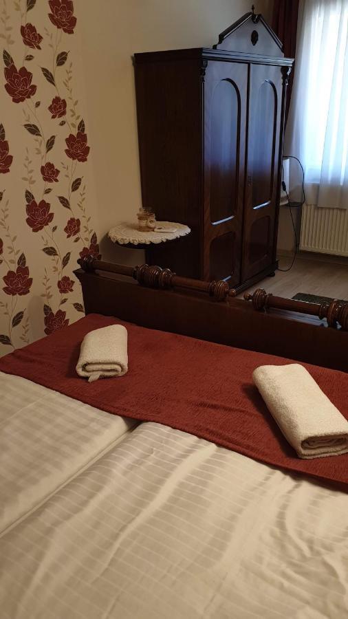 Keller Apartmanok Hajduszoboszlo Ngoại thất bức ảnh