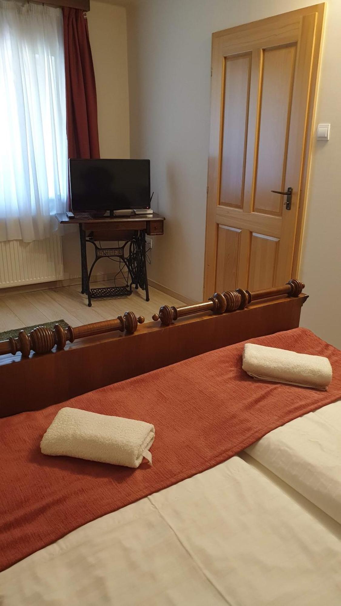 Keller Apartmanok Hajduszoboszlo Phòng bức ảnh