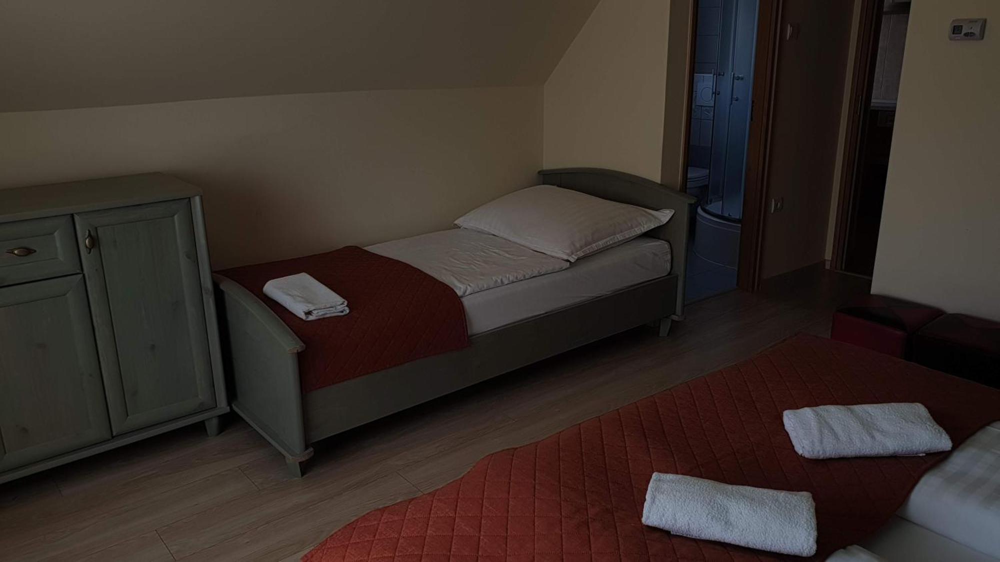 Keller Apartmanok Hajduszoboszlo Phòng bức ảnh