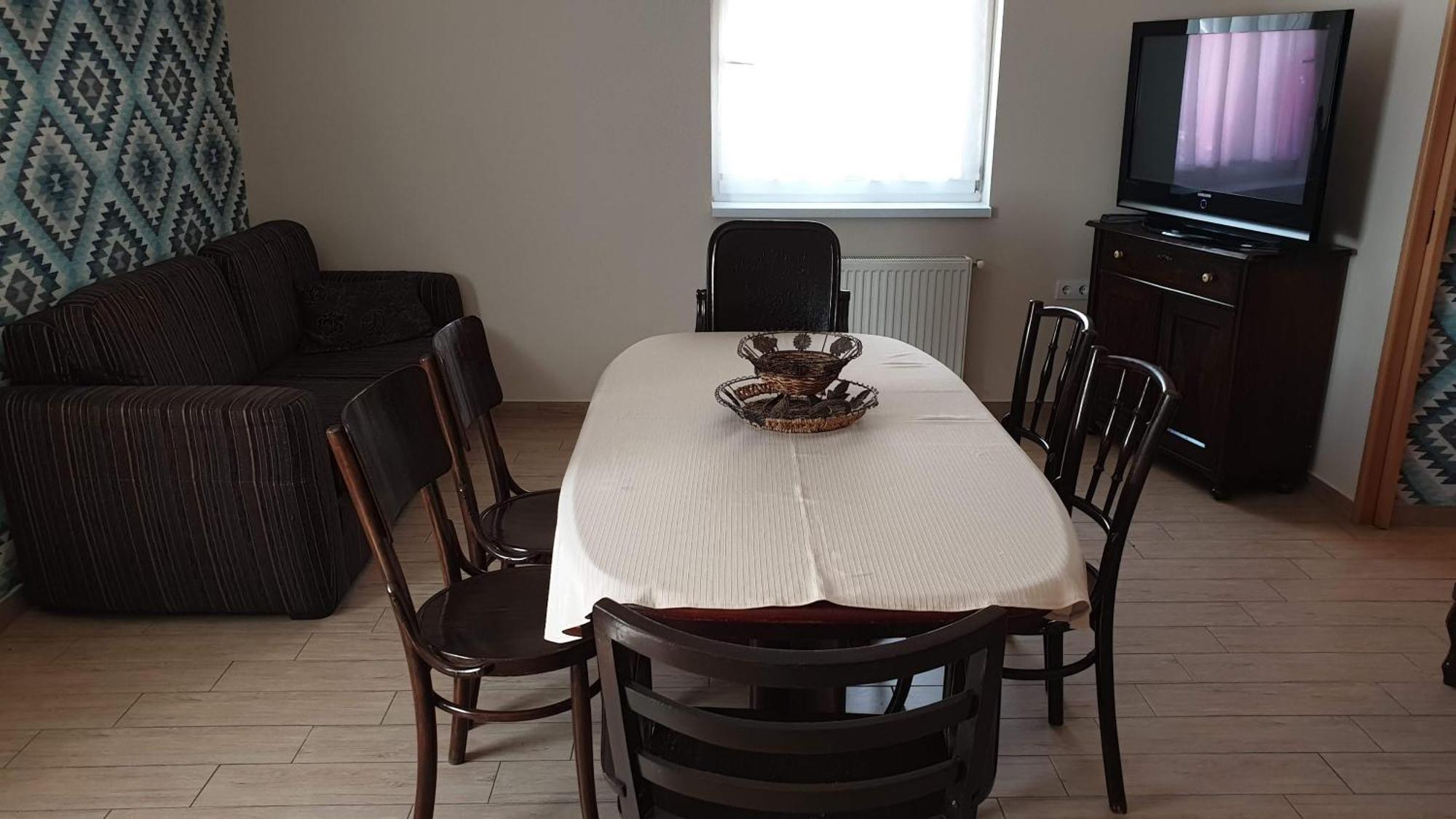 Keller Apartmanok Hajduszoboszlo Phòng bức ảnh
